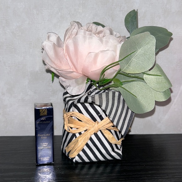 Pure Color envy creme Lipstick - Picture 2 of 3